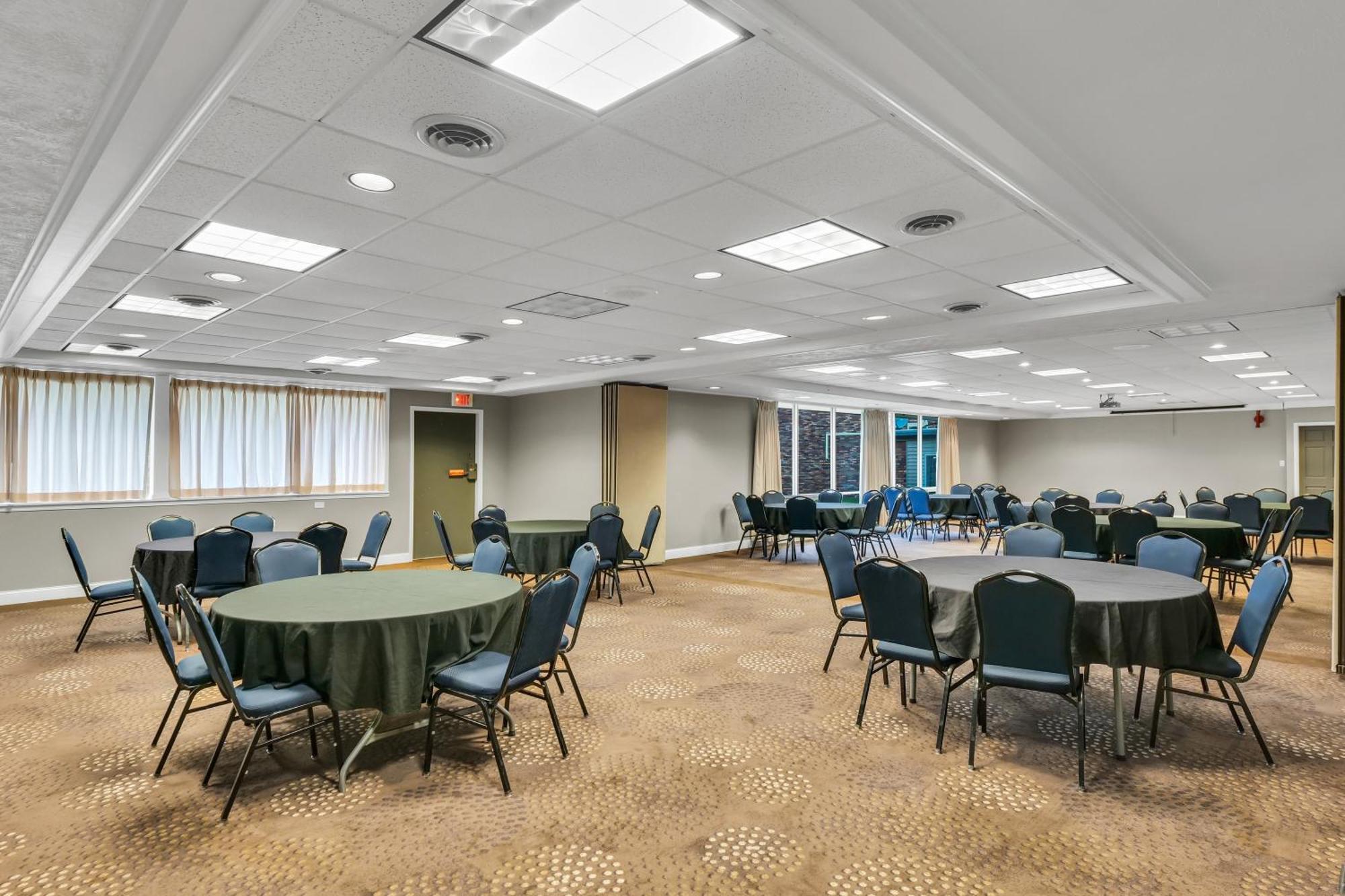 Eastlake Suites Hotel & Conference Center By Oyo Urbana Champaign Exterior foto