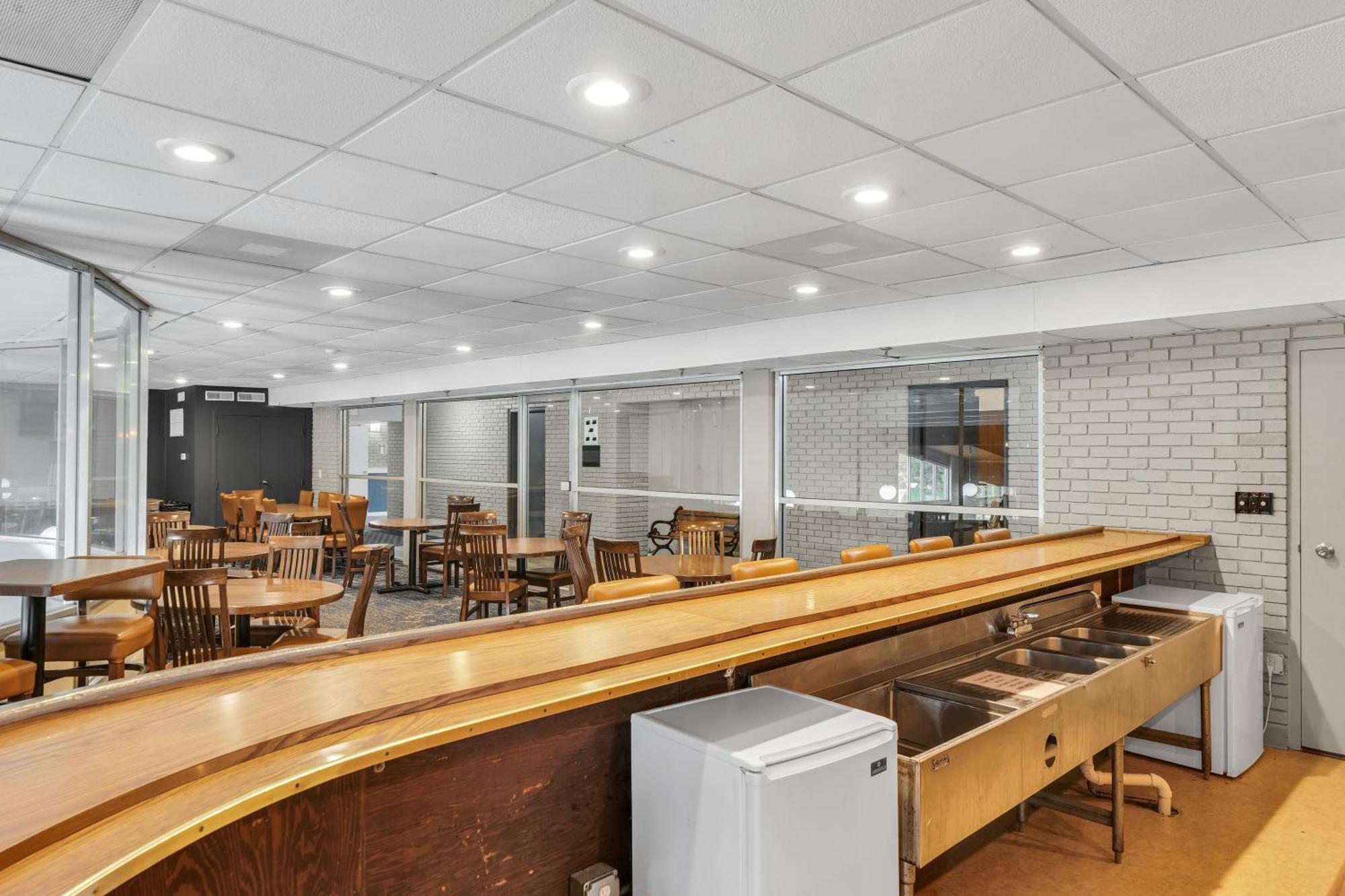 Eastlake Suites Hotel & Conference Center By Oyo Urbana Champaign Exterior foto